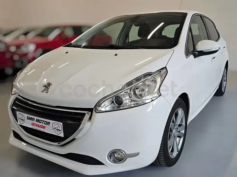 Usado Peugeot 208 Allure 82 CV (60 kW) 2015 Blanco Utilitario
