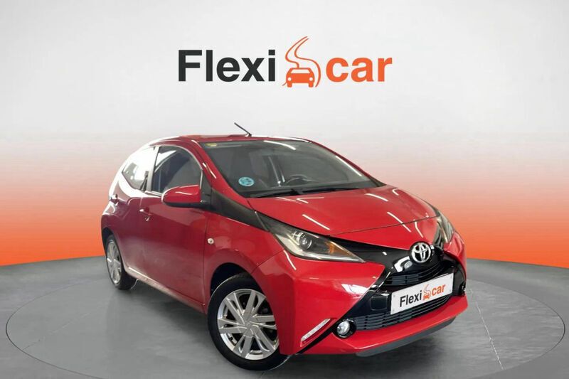 Rojo Usado 2016 Toyota Aygo X-play Utilitario | 8390 € (Buen precio) - Imagen 1/4