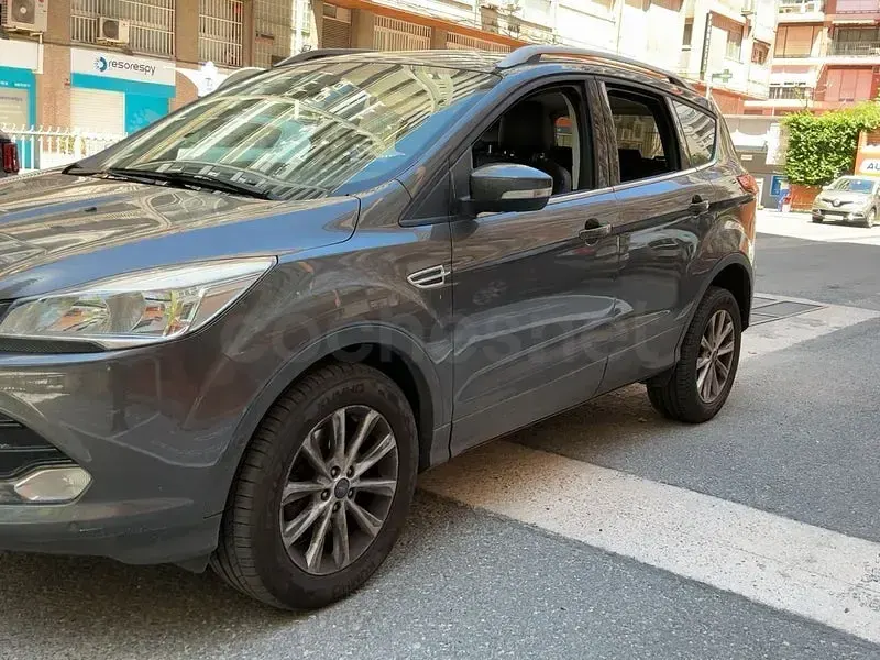 Usado Ford Kuga Titanium 120 CV (88 kW) 2016 Gris / plata SUV