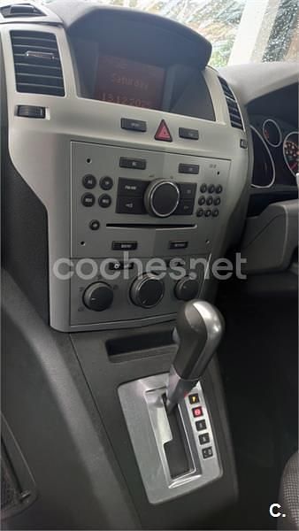 Usado Opel Zafira 120 CV (88 kW) 2010 Gris / plata Monovolumen