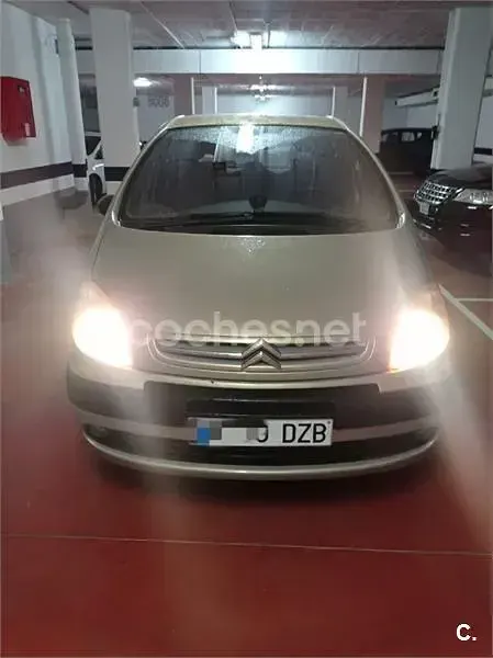 Usado Citroën Xsara Picasso 92 CV (67 kW) 2006 Beige Monovolumen