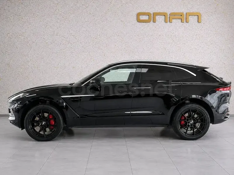 Usado Aston Martin DBX 550 CV (404 kW) 2020 Negro SUV
