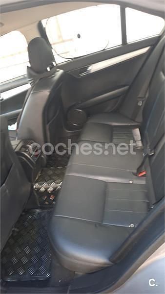 Usado Mercedes C220 Elegance 150 CV (110 kW) 2007 Gris / plata Berlina