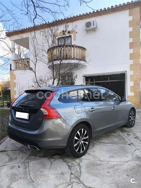 Usado Volvo V60 Momentum 120 CV (88 kW) 2018 Gris / plata Familiar