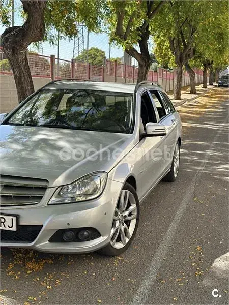 Usado Mercedes C200 Avantgarde 136 CV (100 kW) 2011 Gris / plata Familiar