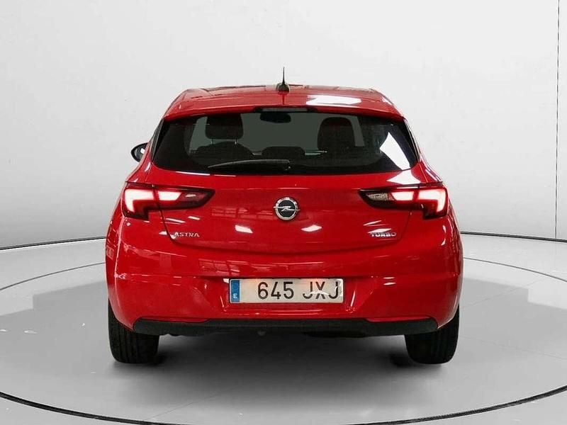 Usado Opel Astra Selective 126 HP (92 kW) 2017 Vermelho Citadino