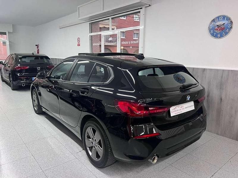 Usado BMW 118 Sport Line 136 CV (100 kW) 2022 Negro Utilitario