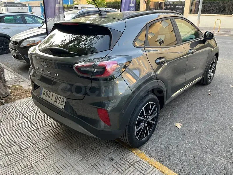 Usado Ford Puma Titanium 125 CV (91 kW) 2024 Gris / plata SUV