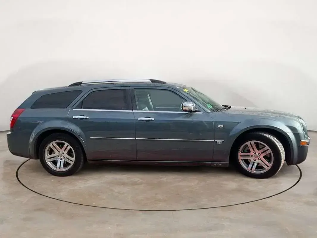 Usado Chrysler 300C Touring 193 CV (141 kW) 2006 Gris Familiar