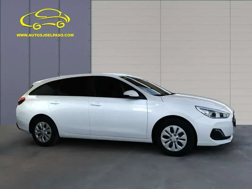 Usado Hyundai i30 99 CV (72 kW) 2019 Blanco Utilitario