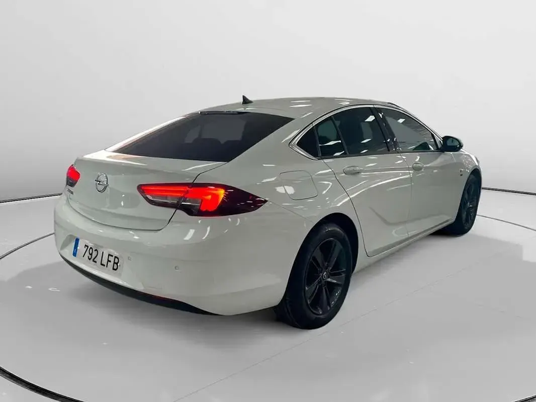 Usado Opel Insignia S 140 CV (102 kW) 2020 Blanco Berlina