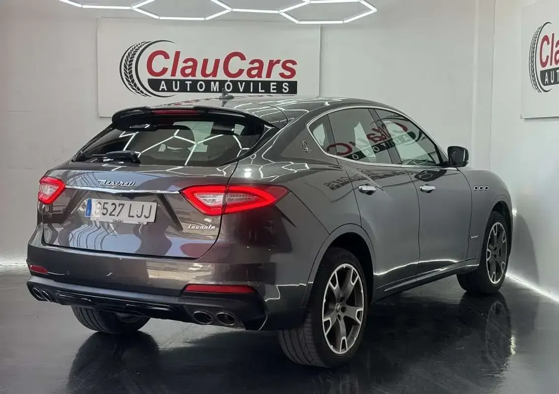 Usado Maserati Levante 275 CV (202 kW) 2020 Gris SUV