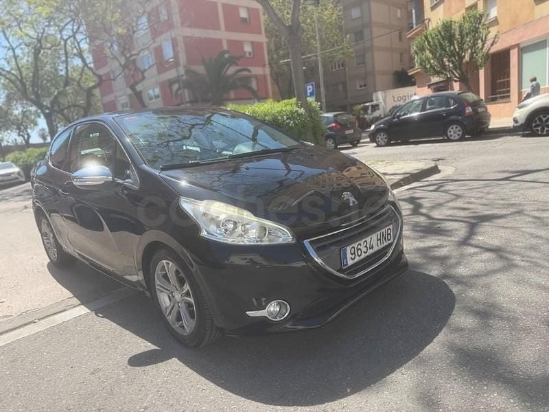 Usado Peugeot 208 Active 95 CV (69 kW) 2012 Gris / plata Utilitario