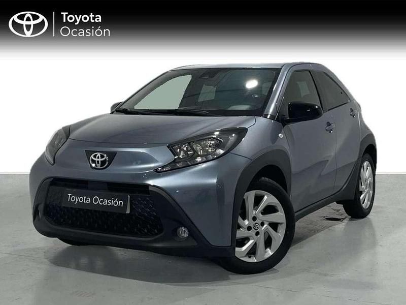 Gris Usado 2024 Toyota Aygo Play Utilitario | 17.990 € (Caro) - Imagen 1/4