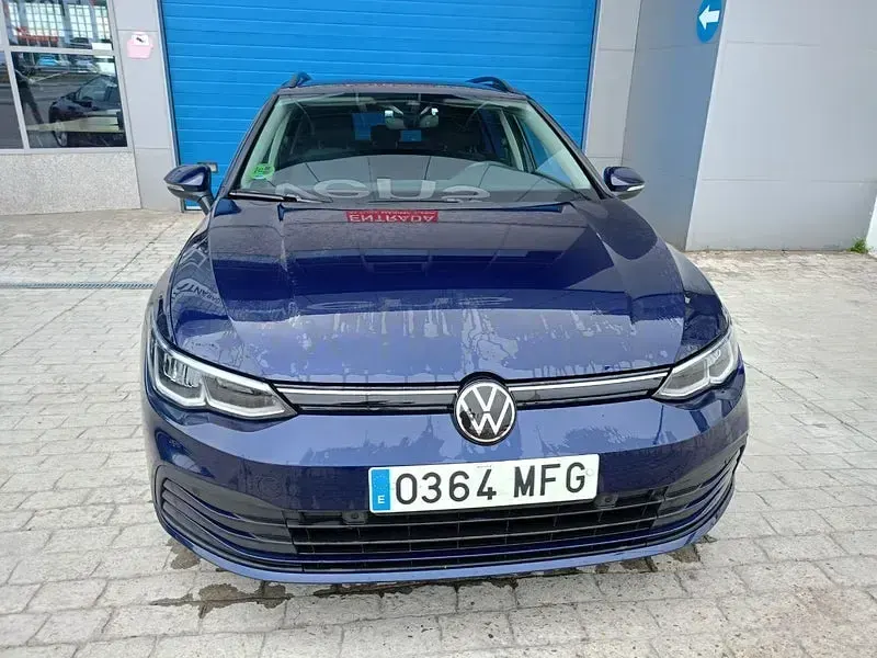 Usado VW Golf VIII Life 115 CV (84 kW) 2023 Azul Familiar