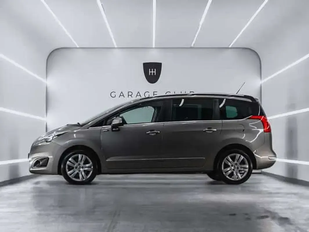 Usado Peugeot 5008 Style 120 CV (88 kW) 2017 Monovolumen