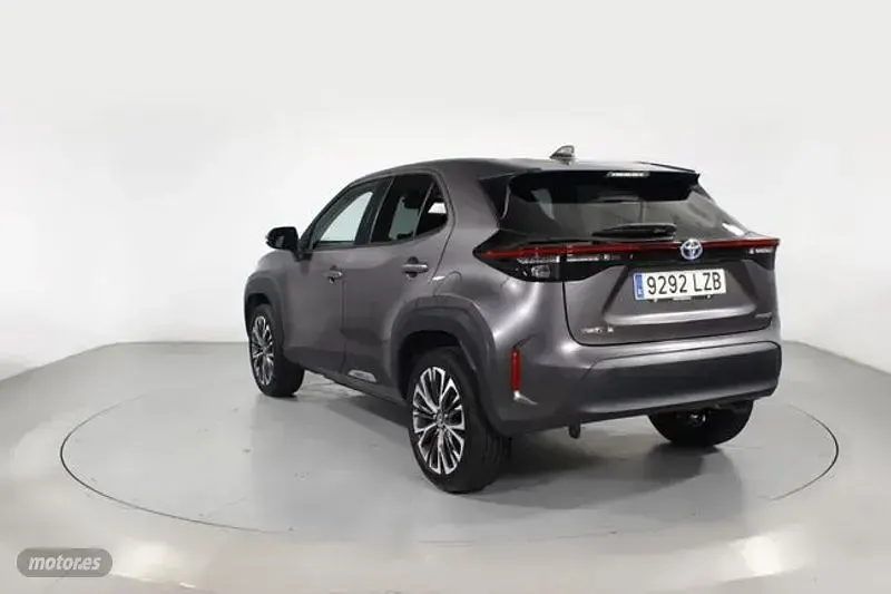 Usado Toyota Yaris Cross Style 116 CV (85 kW) 2022 Gris SUV