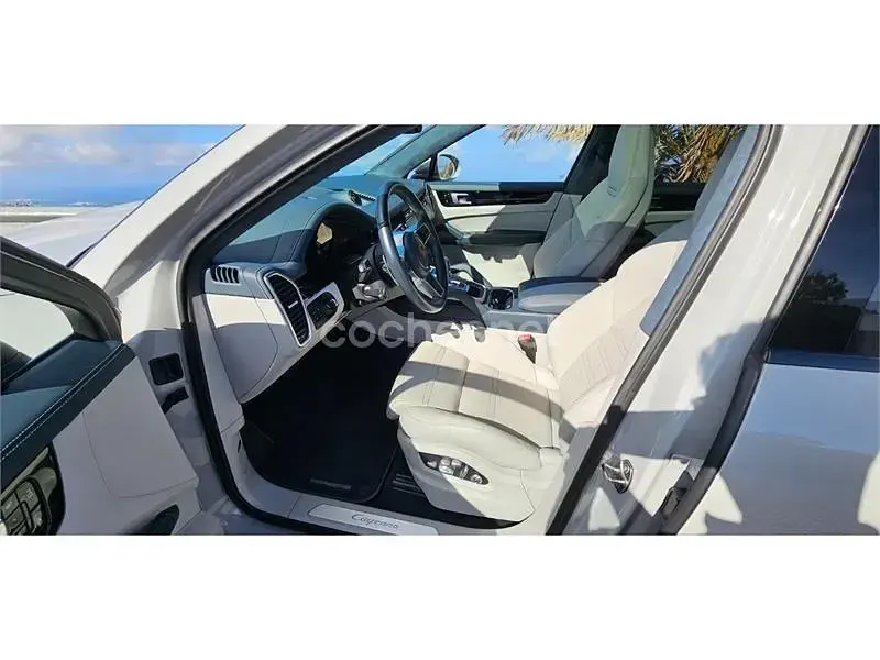 Usado Porsche Cayenne E-Hybrid Coupe 462 CV (339 kW) 2020 Gris / plata SUV