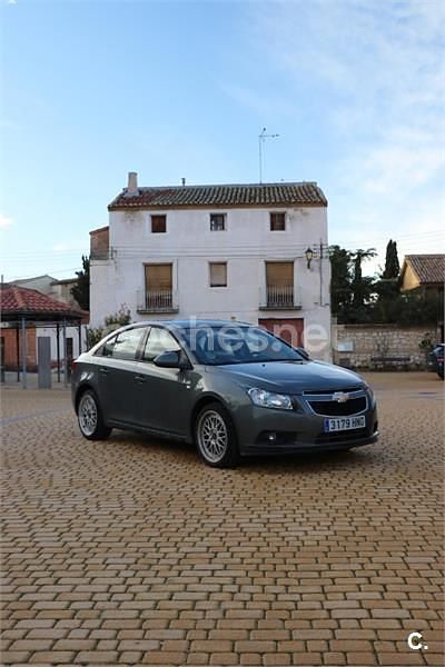 Usado Chevrolet Cruze LT 163 CV (119 kW) 2012 Gris / plata Berlina