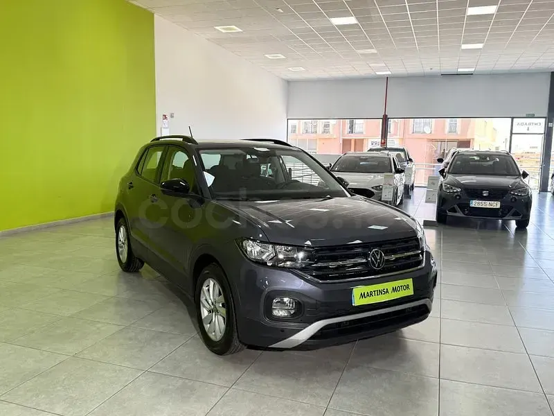 Usado VW T-Cross Advance 110 CV (80 kW) 2023 Gris / plata SUV