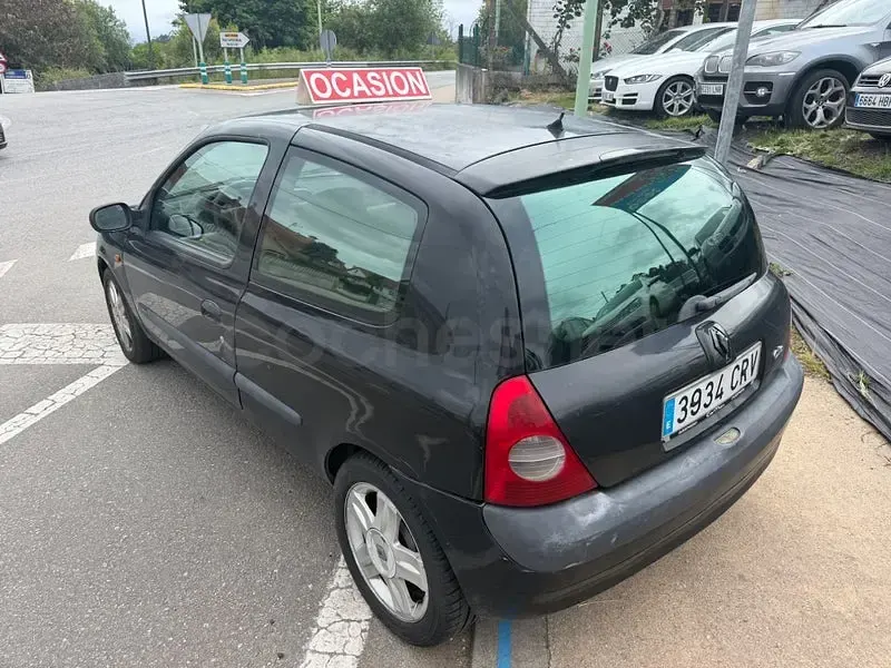 Usado Renault Clio II Expression 100 CV (73 kW) 2003 Negro Berlina