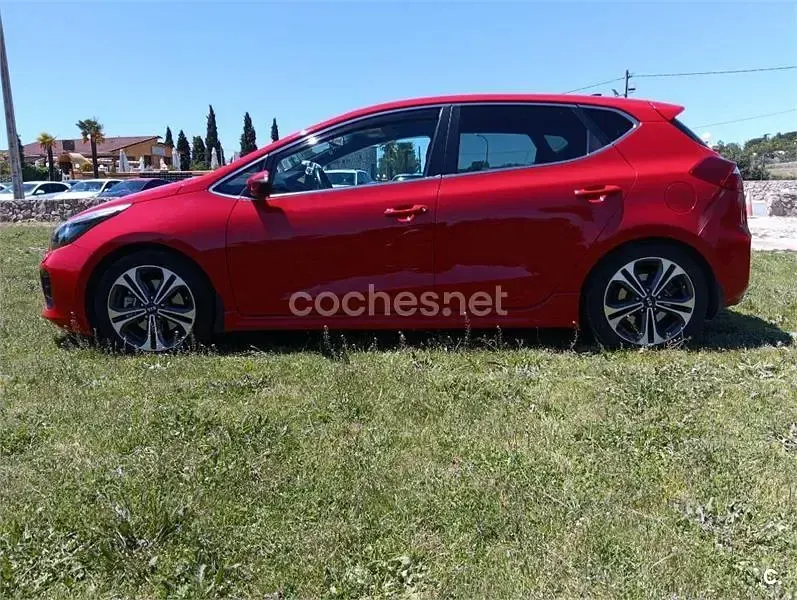 Usado Kia Ceed GT GT-Line 136 CV (100 kW) 2017 Rojo Berlina