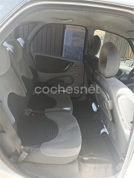Usado Citroën Xsara Picasso 90 CV (66 kW) 2005 Gris / plata Monovolumen