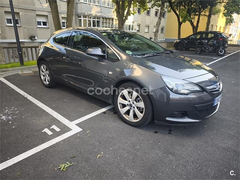 Usado Opel Astra GTC Sportive 165 CV (121 kW) 2013 Gris / plata Berlina