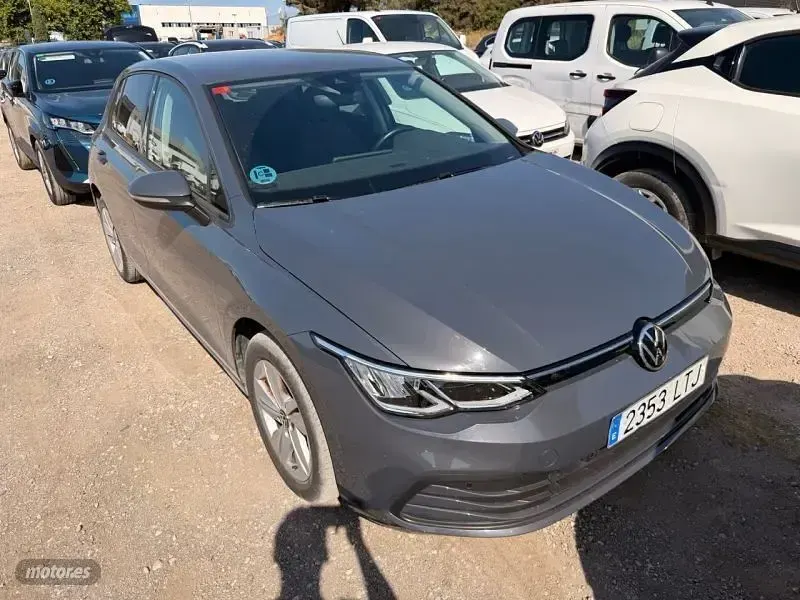 Usado VW Golf VII Life 110 CV (80 kW) 2021 Gris Utilitario