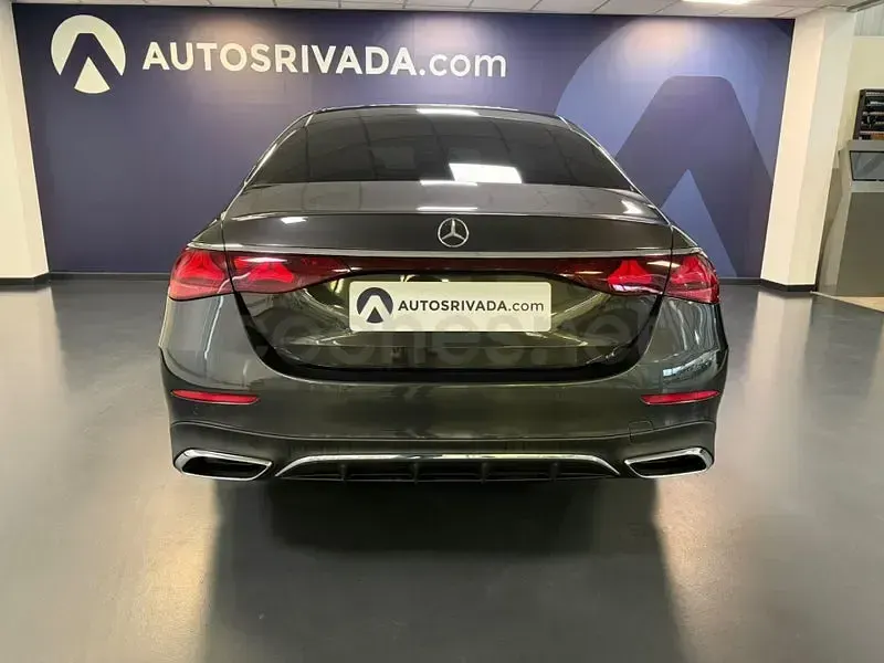 Usado Mercedes E220 197 CV (144 kW) 2024 Gris / plata Berlina