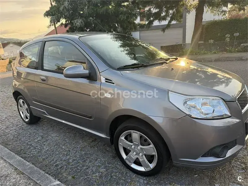 Usado Chevrolet Aveo LS 84 CV (61 kW) 2009 Gris / plata Berlina