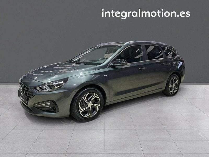 Gris Usado 2021 Hyundai i30 Utilitario | 17.900 € (Precio justo) - Imagen 1/4