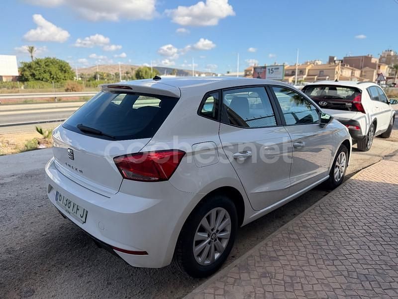 Usado Seat Ibiza Reference 75 CV (55 kW) 2017 Blanco Berlina