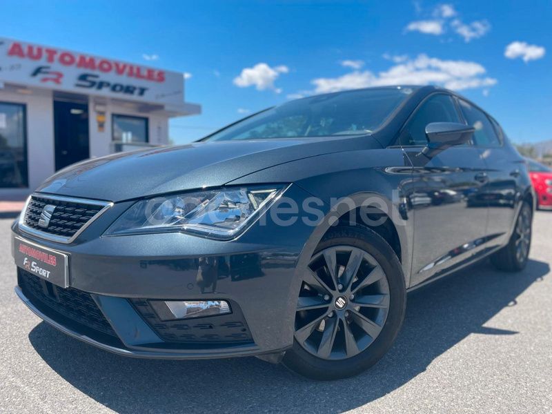 Usado Seat Leon Style 115 CV (84 kW) 2019 Gris / plata Berlina