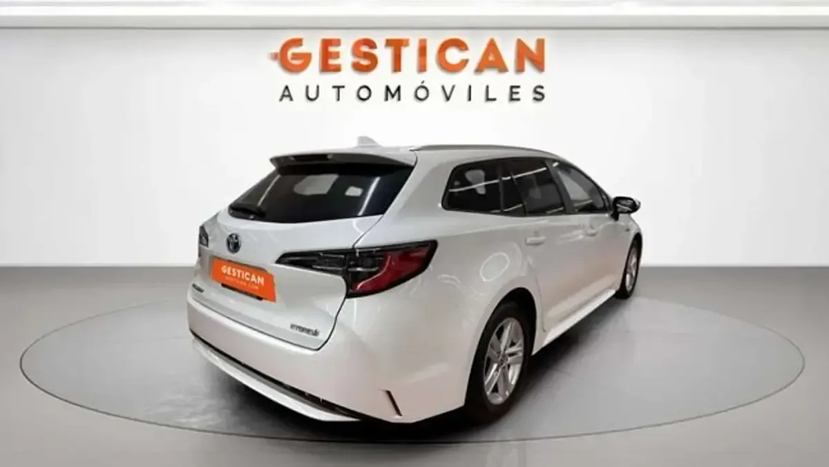 Usado Toyota Corolla Active 122 CV (89 kW) 2021 Blanco Familiar