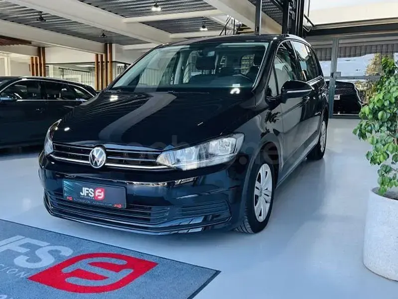 Usado VW Touran Business 116 CV (85 kW) 2020 Negro Monovolumen