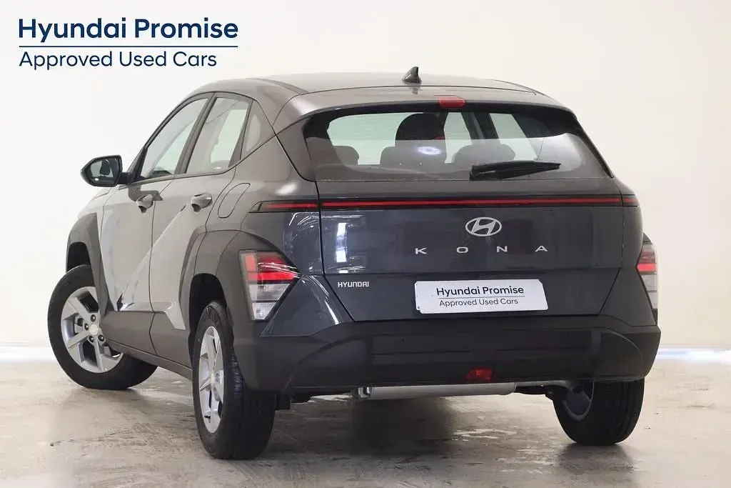 Usado Hyundai Kona 120 CV (88 kW) 2023 Gris / plata SUV