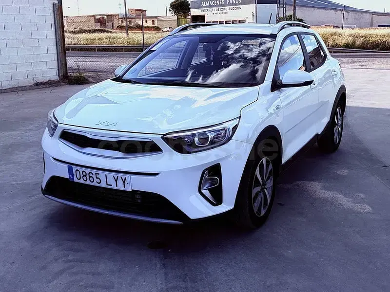 Usado Kia Stonic GT-Line 100 CV (73 kW) 2022 Blanco SUV