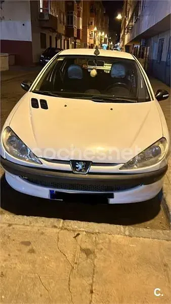 Usado Peugeot 206 70 CV (51 kW) 2005 Blanco Berlina
