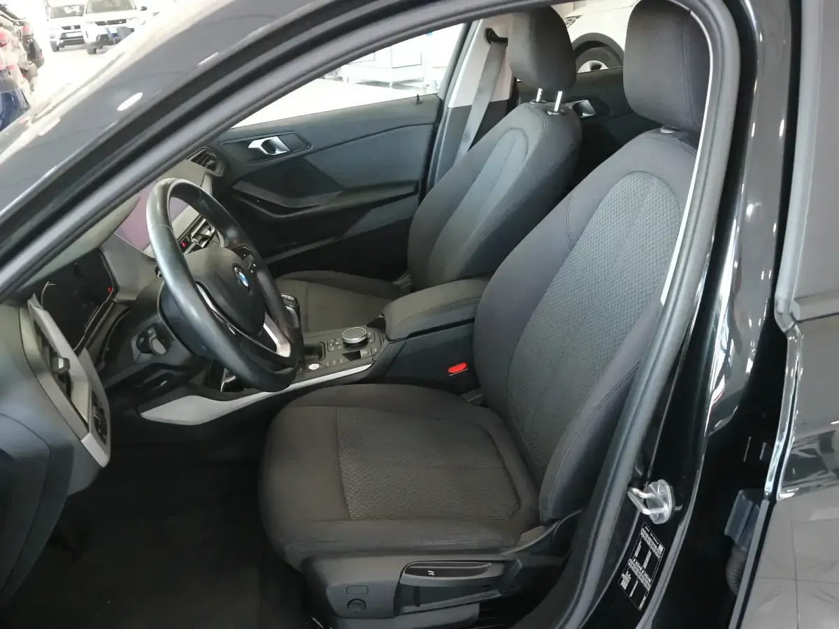 Usado BMW 118 140 CV (102 kW) 2020 Negro Utilitario