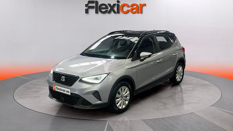 Usado Seat Arona Style 110 CV (80 kW) 2022 Gris SUV