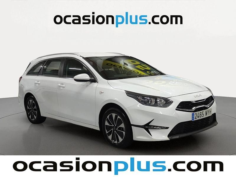 Używany Kia Ceed 101 KM (74 kW) 2025 Biały Hatchback