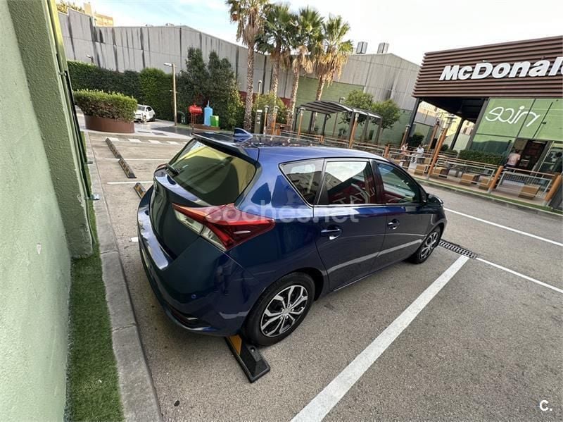 Usado Toyota Auris Business Edition 90 CV (66 kW) 2016 Azul Berlina