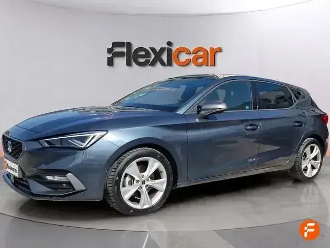 Usado Seat Leon FR 116 CV (85 kW) 2025 Gris / plata Berlina
