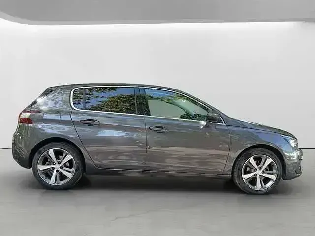 Usado Peugeot 308 Style 131 CV (96 kW) 2019 Gris / plata Berlina