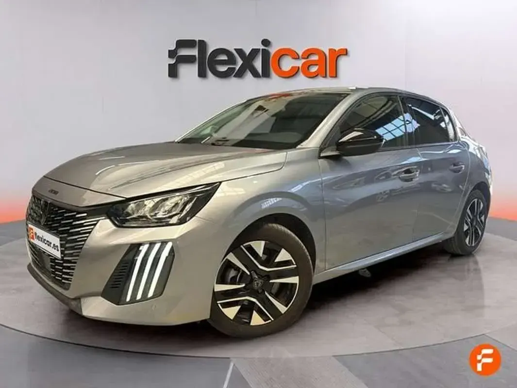 Usado Peugeot 208 Allure 101 CV (74 kW) 2025 Gris Utilitario