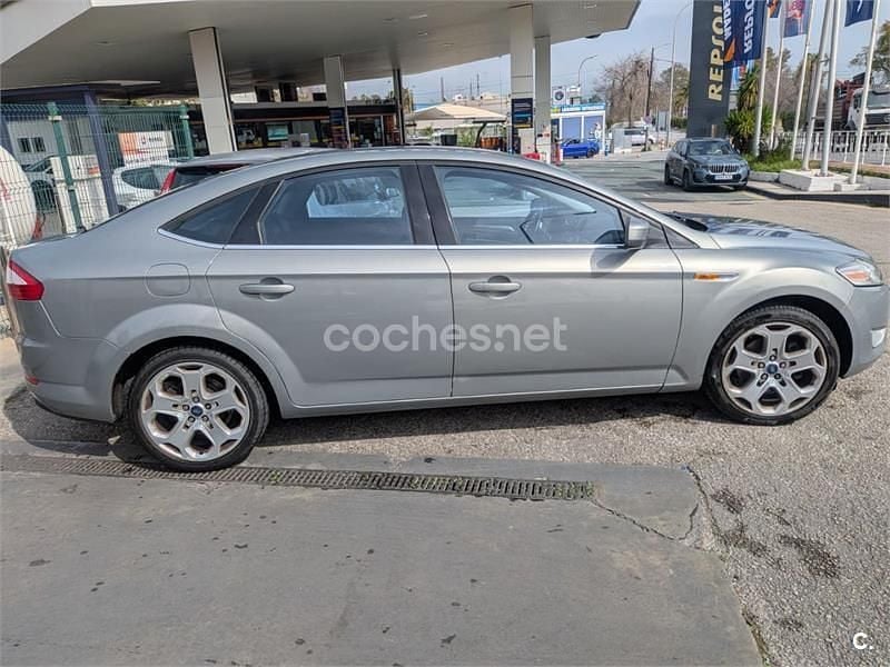 Usado Ford Mondeo Titanium 140 CV (102 kW) 2008 Gris / plata Berlina