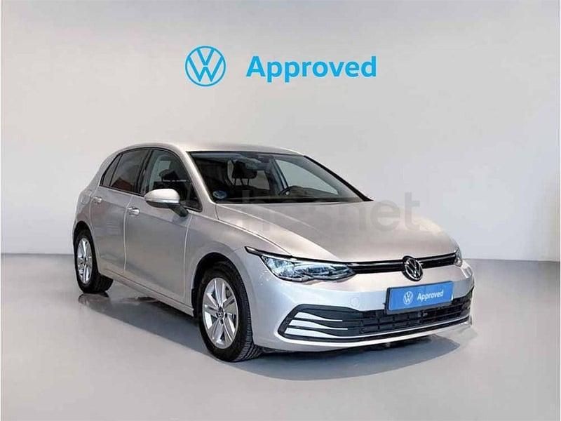 Usado VW Golf VIII Life 110 CV (80 kW) 2024 Gris / plata Berlina