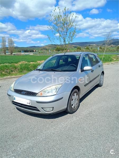 Gris / plata Usado 2002 Ford Focus Ghia Berlina | 1800 € (Precio justo) - Imagen 1/4