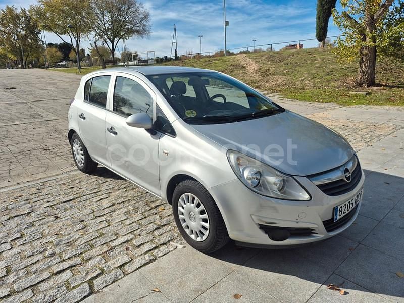 Gris / plata Usado 2011 Opel Corsa Essentia Berlina | 4999 € (Buen precio) - Imagen 1/4